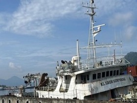 Ship breaking